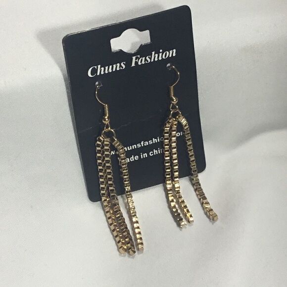 Antique Gold Tone Chain Link Tassel Earrings (UC3) - Picture 2 of 5